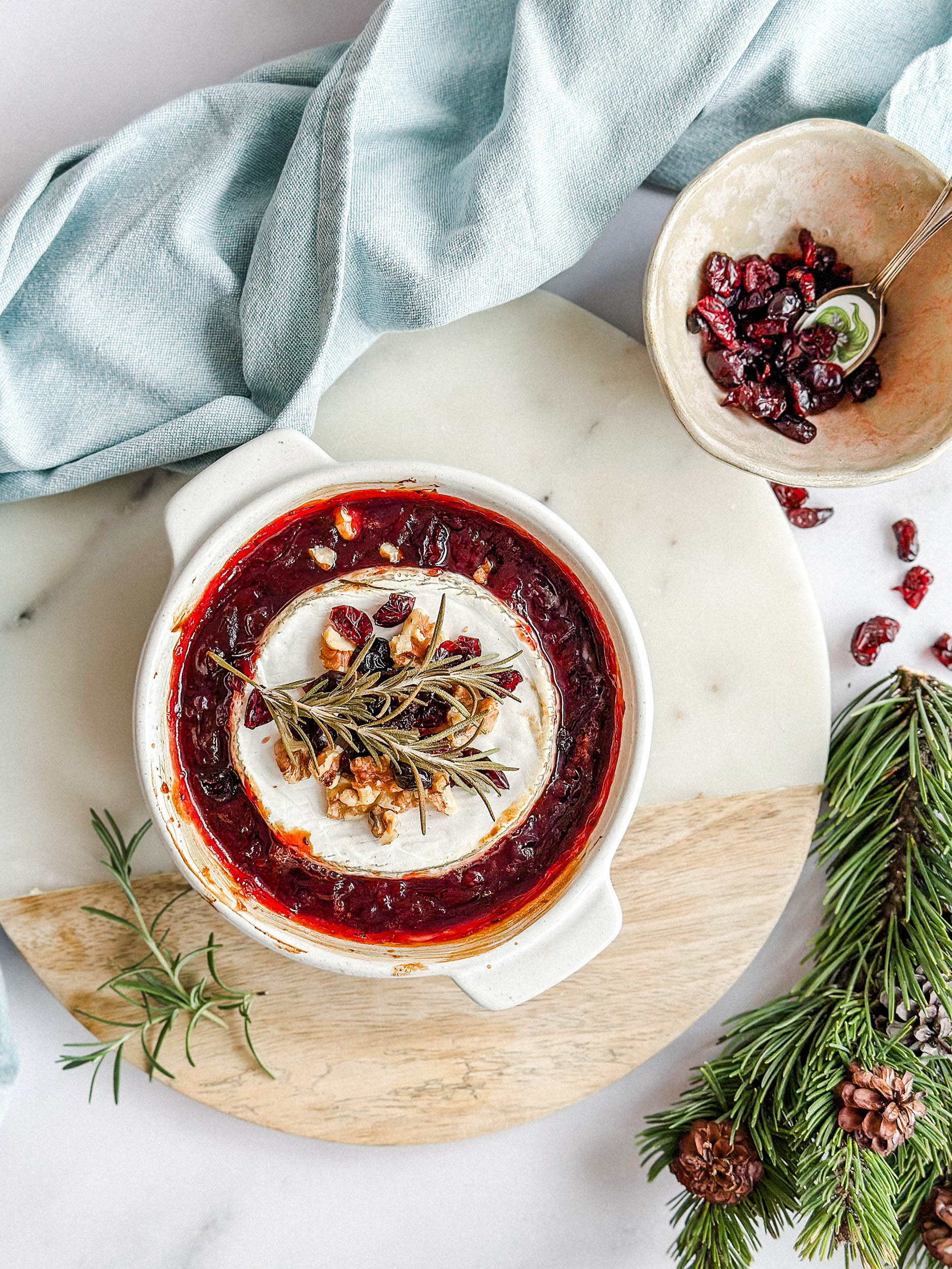 Pieczony camembert z żurawiną